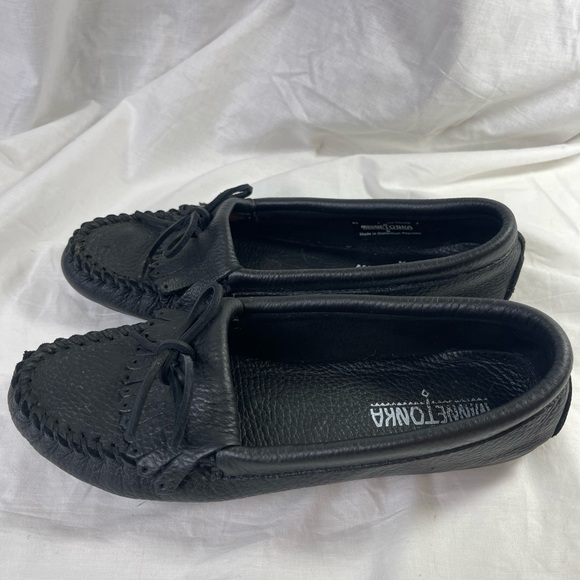 MINNETONKA | Black Moccasins, Leather - Picture 5 of 8